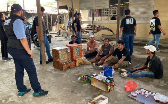 5 orang pria diamankan pihak kepolisian. [Istimewa]
